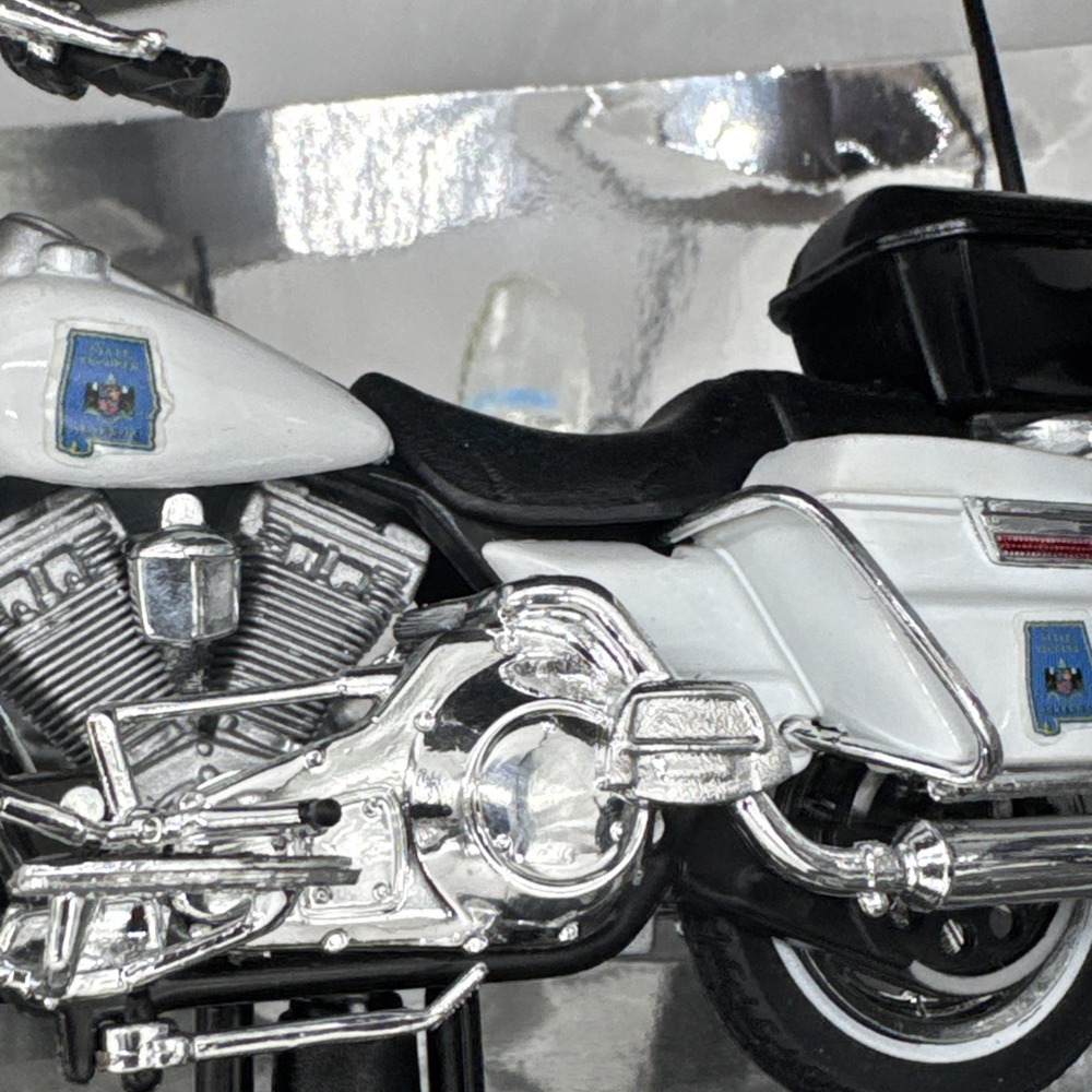 Maisto 1:18 Harley Davidson Police Motorcycle Set Series 7 State Police 32029 - Picture 15 of 16